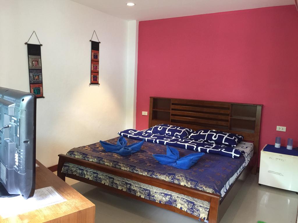 Dreams Guesthouse & Hostel Patong Extérieur photo