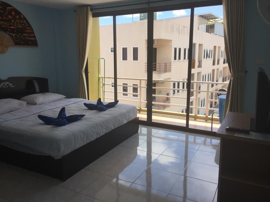 Dreams Guesthouse & Hostel Patong Extérieur photo