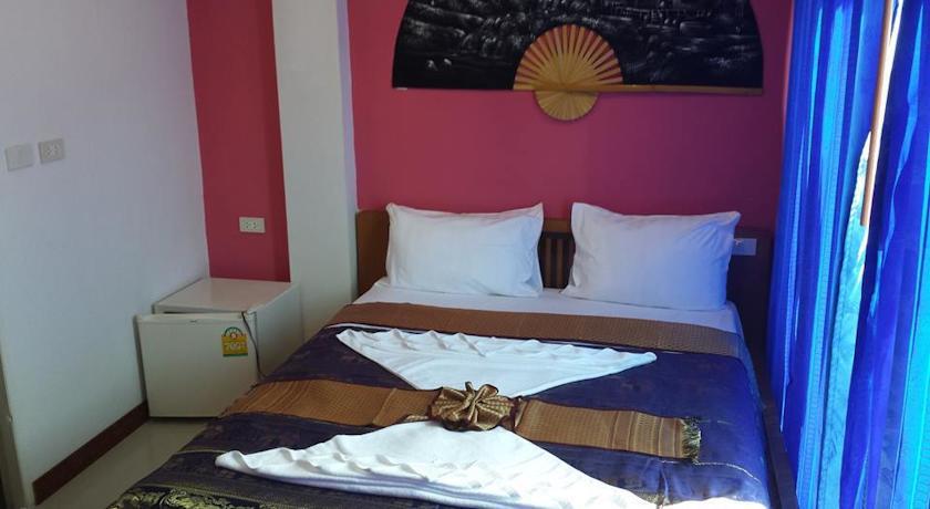 Dreams Guesthouse & Hostel Patong Extérieur photo