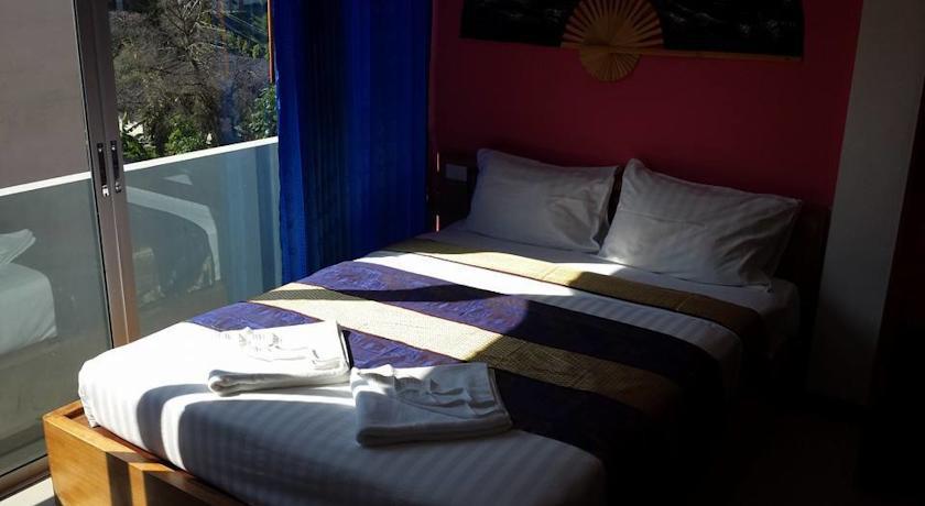 Dreams Guesthouse & Hostel Patong Extérieur photo