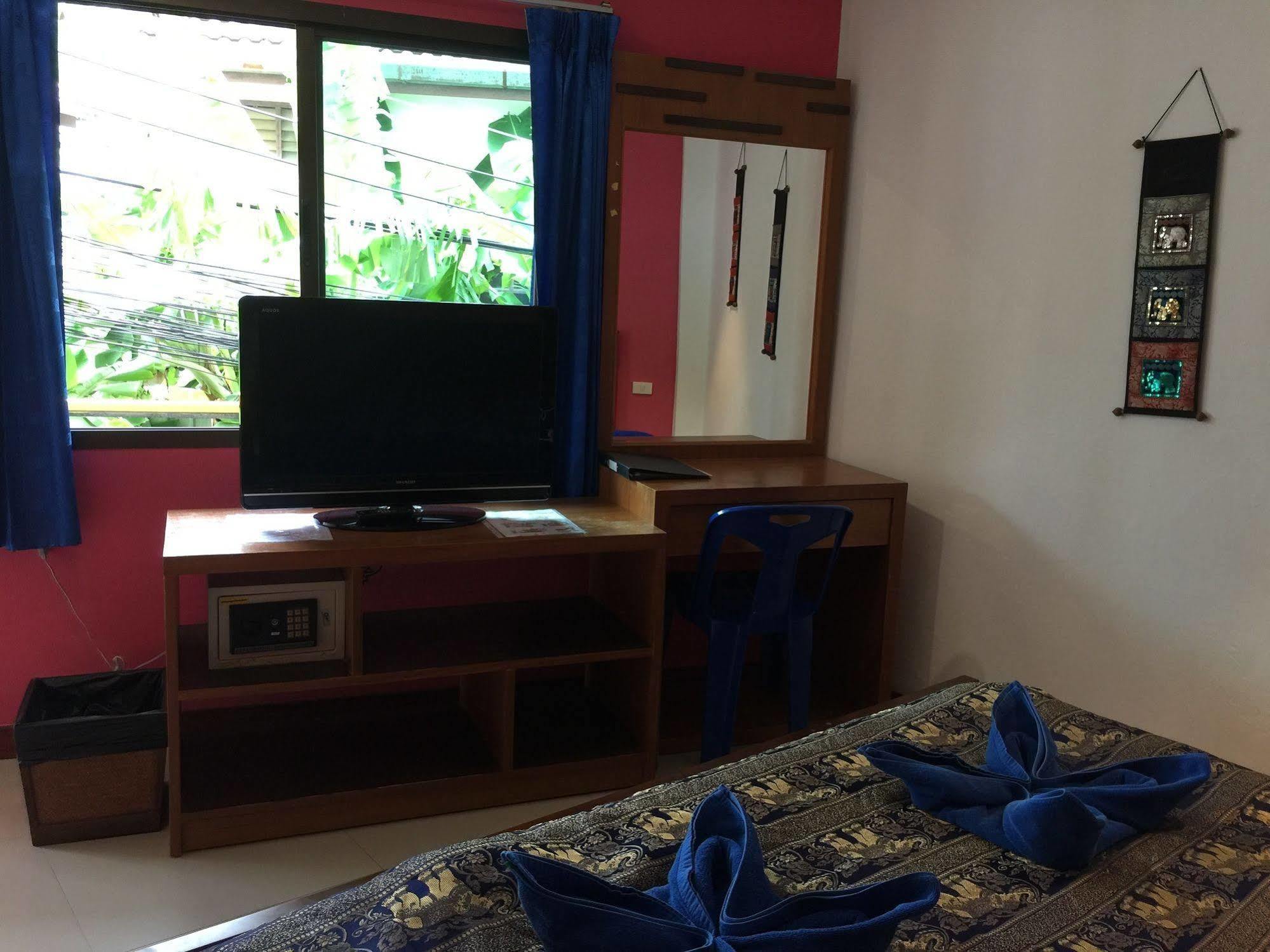 Dreams Guesthouse & Hostel Patong Extérieur photo