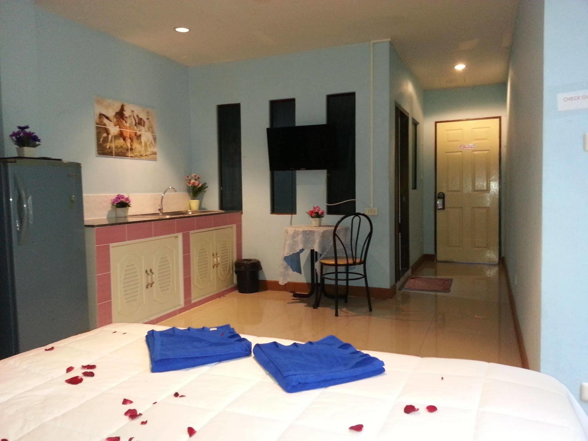 Dreams Guesthouse & Hostel Patong Extérieur photo