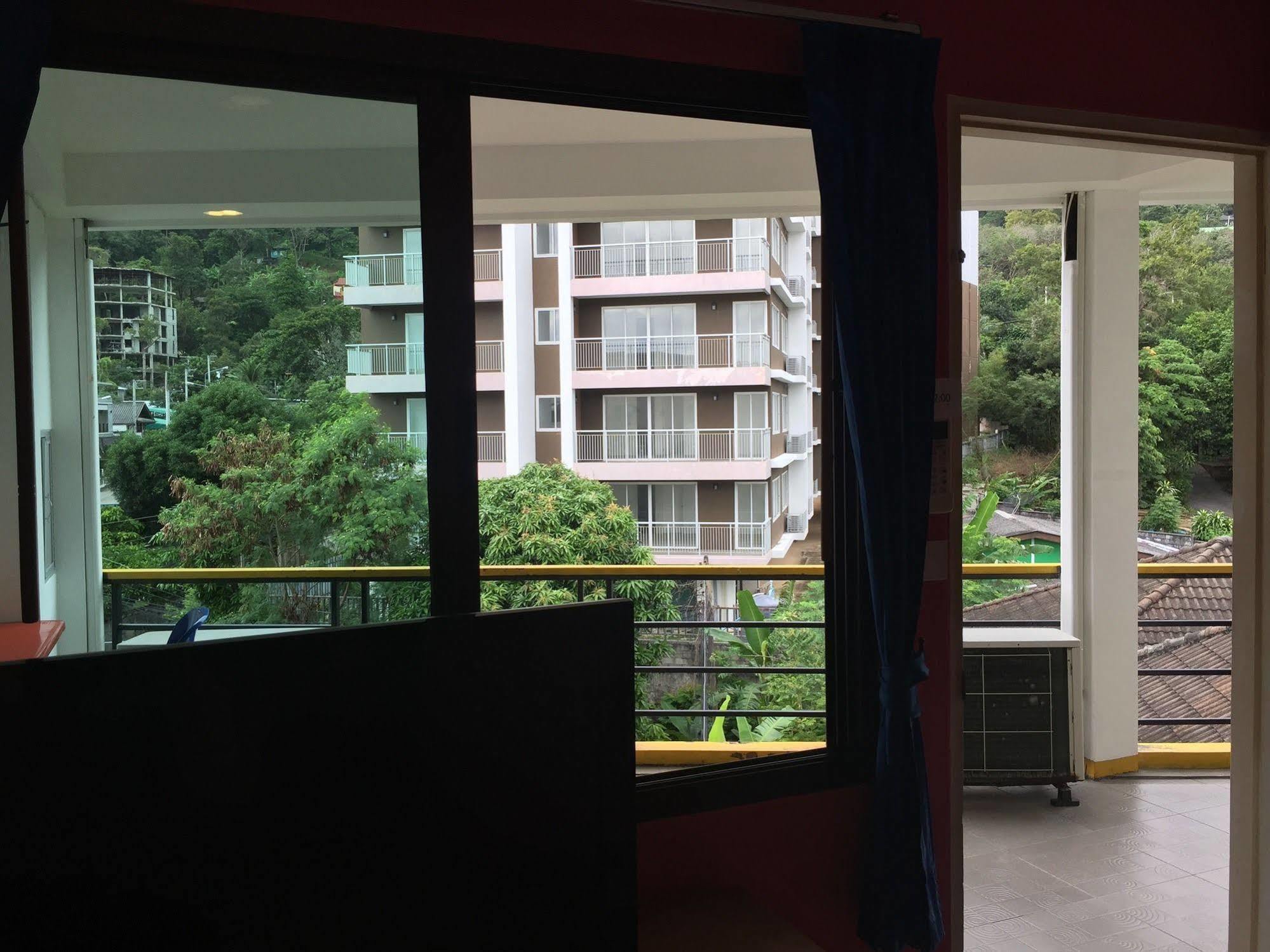 Dreams Guesthouse & Hostel Patong Extérieur photo